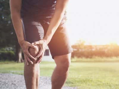 man with knee injury