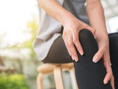 woman with knee pain
